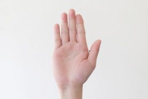 女人无名指比食指短代表什么
