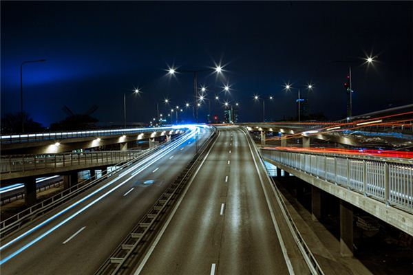 梦见高速公路是什么意思 梦见高速公路是什么意思